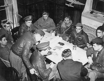 Equipage du B17 F4229537 autour du Lt Col COEN