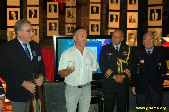 Le GRIEME remet un l'objet