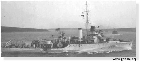 Le H.M.S. Salamander est touché par les roquettes !