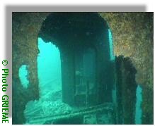 A l'entrée des cales du Daffodil.... invitation à la découverte !