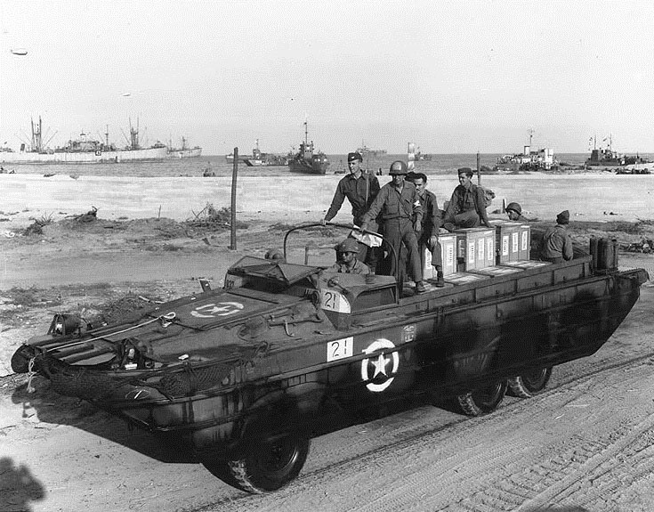 Dukw lors du débarquement en Provence