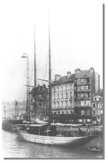 La beauté du voilier GUARANI au port